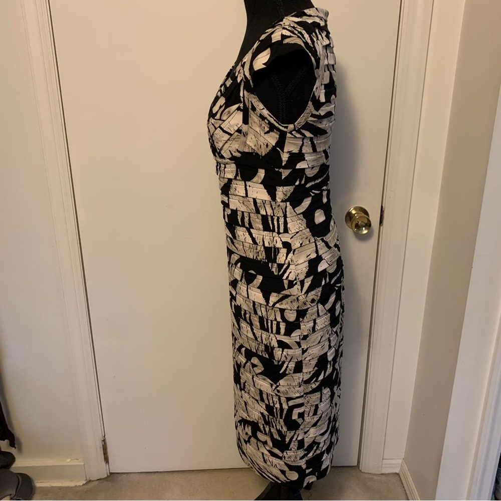 Adrianna Papell Dress Womens Size 8 Cream Print Bandage Bodycon V-Neck Cocktail - Picture 9 of 9